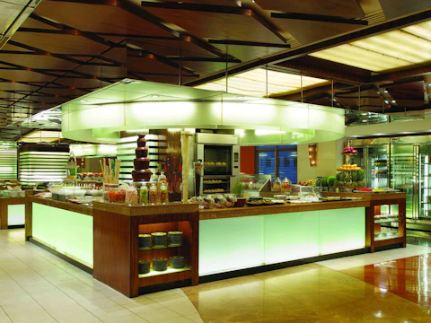 レストランやラウンジが充実！マニラ湾の絶景を満喫できるマラテエリアの5つ星ホテル宿泊
