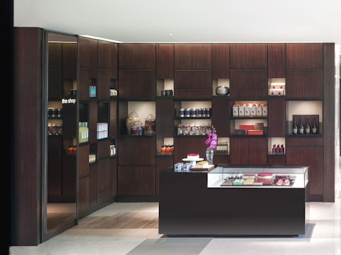 日本朝発、現地昼発！大型ショッピングモールが目の前の5つ星ホテル滞在で充実のマニラ旅