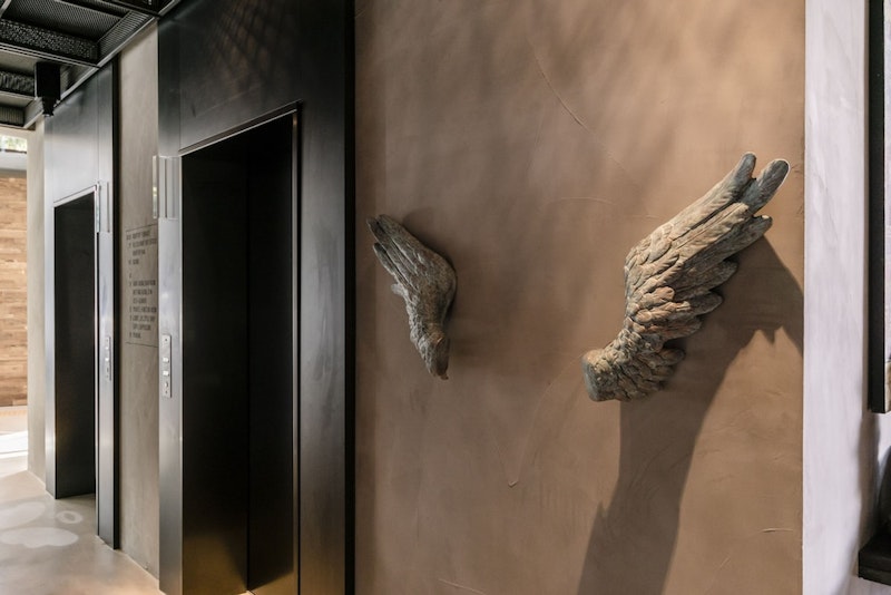 彦州駅から徒歩3分！自然光が差し込むガラス張りのロビーが魅力のホテル滞在