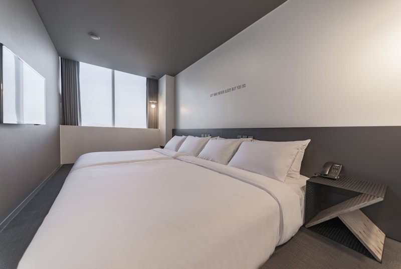 ビジネスクラスで行く！グローサリーストア併設の4つ星ホテル滞在。金浦着で便利