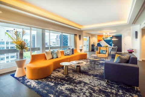 食やショッピングを楽しめる！オーチャードロード沿いの5つ星ホテルに宿泊。JAL利用