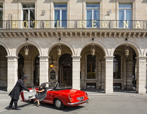 JALプレミアムエコノミー往復直行便！チュイルリー公園向かいの5つ星ホテルに滞在