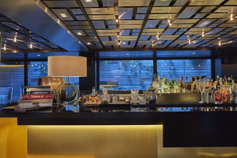 グラシア通り沿いの5つ星ホテルにステイ！サグラダ観光つき＆ビジネスクラス利用