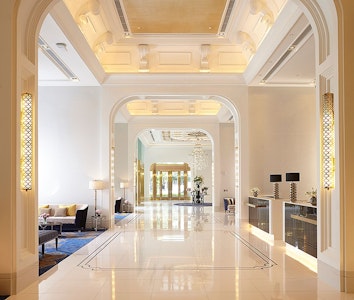 温泉＆サウナやスパつきの5つ星ホテルに宿泊！午前発、帰り機内泊