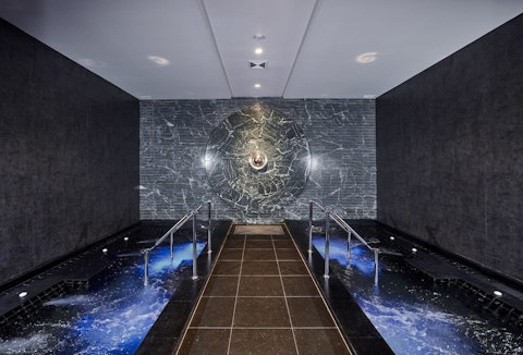 先着100組！2/7(土)販売スタート🎉 バンコクで極楽リラックス！温泉にプール、ジャグジーがそなわったホテルに宿泊