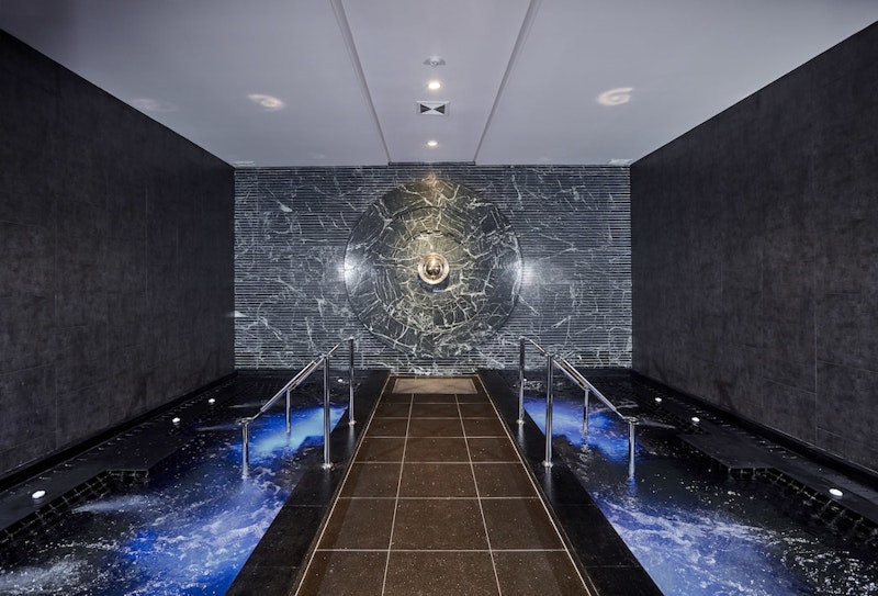 アユタヤ遺跡観光つき！温泉やプールなど癒やしの施設が充実＆景色が自慢の5つ星ホテル泊