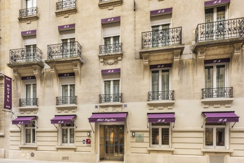 建物は歴史あるオスマン様式！駅チカでシャンゼリゼ通りが徒歩圏内のホテルに宿泊