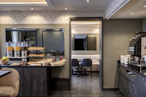 駅チカで移動も便利!オペラ座へ徒歩7分のホテルにステイ。モンサンミッシェル観光つき