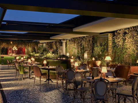 三日月形の外観が印象的な豪華5つ星ホテル滞在プラン！特別な日の旅にぴったり