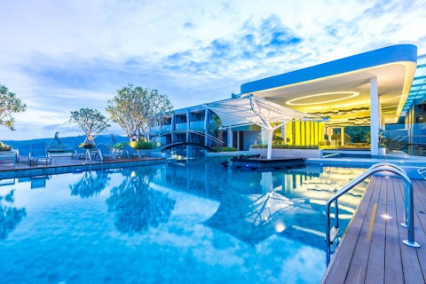 行き帰り機内泊！インフィニティプールやスパがある豪華リゾートホテルにステイ