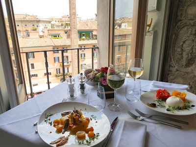 はじめてのローマ旅に！ナヴォーナ広場の向かいにあるエレガントなホテルに宿泊