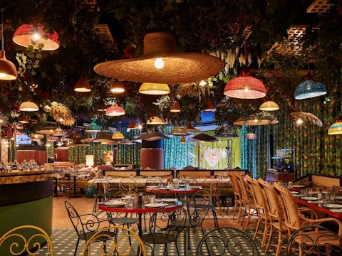 バチカン市国は徒歩圏内！大浴場があるモダンなホテル泊。プレミアムエコノミー利用