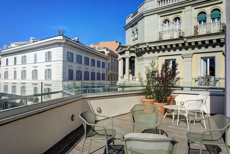 ローマ中心部！有名な大聖堂に向かいあう好立地でおしゃれなホテルにステイ