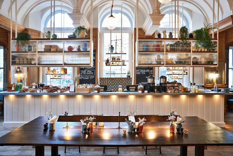 大英博物館すぐそば!ヴィクトリアン様式の5つ星ホテルに宿泊。ビジネスクラス利用