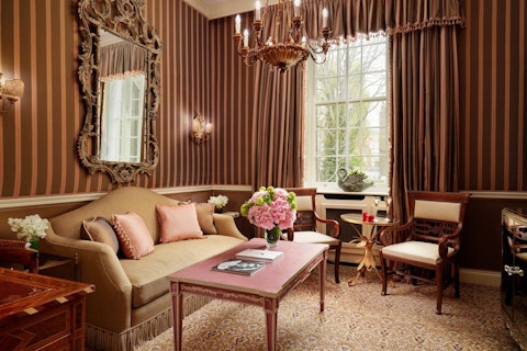 大英博物館の正面!好ロケーションな4つ星ホテルで優雅にステイ。ビジネスクラス利用