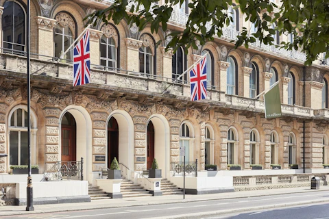 ヴィクトリア駅隣接で移動が便利！観光に便利＆エレガントなホテルで快適旅