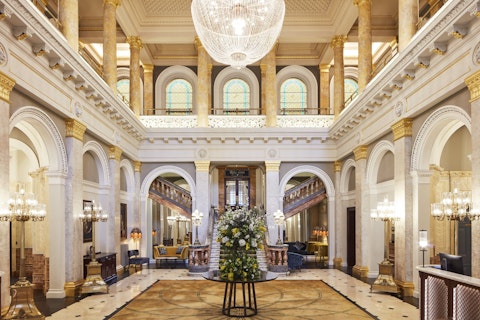 ヴィクトリア駅に直結！観光の拠点にぴったりの豪華なホテル宿泊プラン