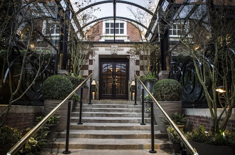 コッツウォルズ1日観光つき！大英博物館が至近のホテルにステイ。ビジネスクラス利用