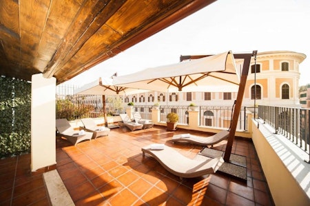 市街を一望！トレヴィの泉に近い4つ星ホテルに宿泊。ヴァチカン美術館＆カプリ島観光つき