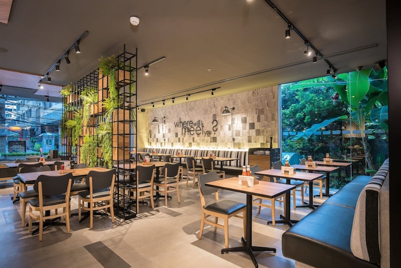 鉄道市場＆水上マーケット観光つき！中心部＆駅チカの快適ホテル泊。ビジネスクラス利用