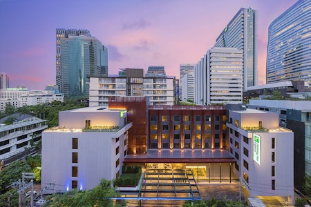 SALE価格🎄モダンで清潔なホテルでお得なタイ旅。シーロムエリアで観光を満喫