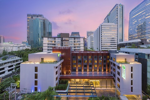 SALE価格🎄モダンで清潔なホテルでお得なタイ旅。シーロムエリアで観光を満喫