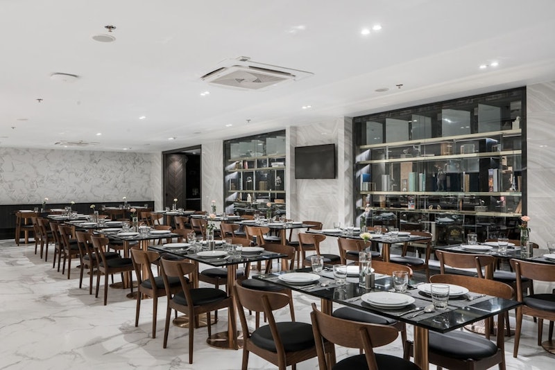 ピンクのガネーシャとワットパクナム観光つき!好立地な日系4つ星ホテル泊。JAL利用