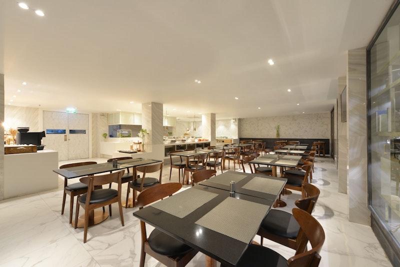 ピンクのガネーシャ&ワットパクナム観光つき!スクンビット通り沿いのホテルで快適ステイ