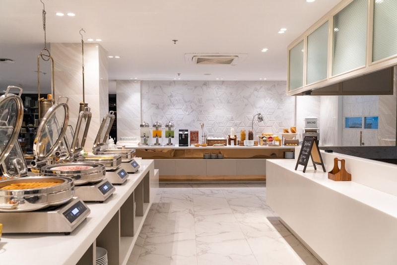 ピンクのガネーシャとワットパクナム観光つき!安心の日系ホテル泊。ビジネスクラス利用