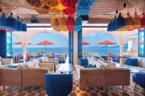 おもてなしが自慢！至福のひとときを過ごせるホテル泊。往復送迎つき