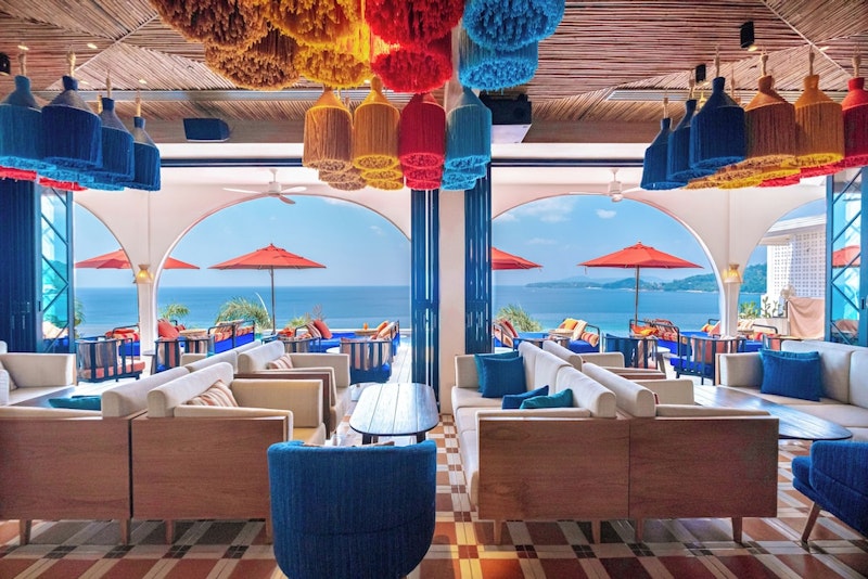 おもてなしが自慢！至福のひとときを過ごせるホテル泊。往復送迎つき