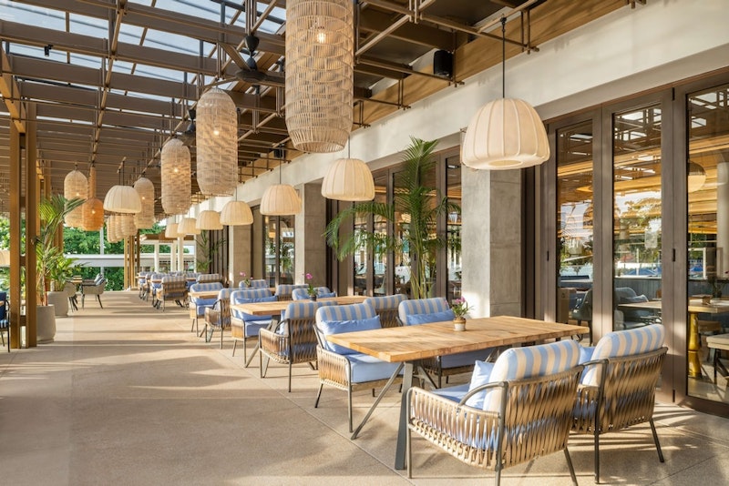 カマラビーチすぐ＆豪華な施設がそろった5つ星ホテル泊！往復送迎つき