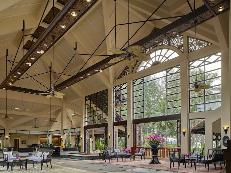 バンタオビーチ沿いの高級ホテルでワンランク上の旅。往復送迎つき