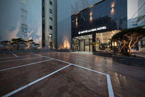 釜山駅から徒歩5分!ルーフトップからうつくしい海の景色を一望するホテルにステイ