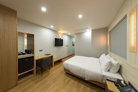 先着150組！SALE価格🎍ルーフトップから海を一望！釜山駅へ徒歩5分で移動に便利なホテルに充実のステイ