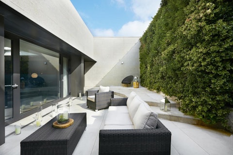 SALE価格 2/7(土)販売スタート🎉 カジノやプール、庭園がある魅力たっぷりのホテルに宿泊！済州空港から車で10分