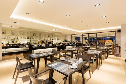 SALE価格 2/7(土)販売スタート🎉屋上プールから美しいビーチを一望できる4つ星リゾートホテルで満喫旅