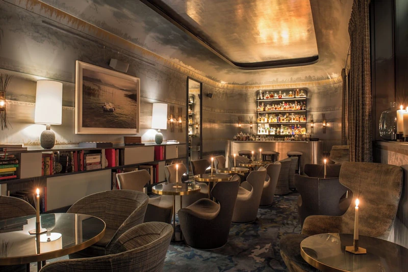 ピラミッド駅が目の前！洗練された5つ星ホテルにステイ。プレミアムエコノミー利用