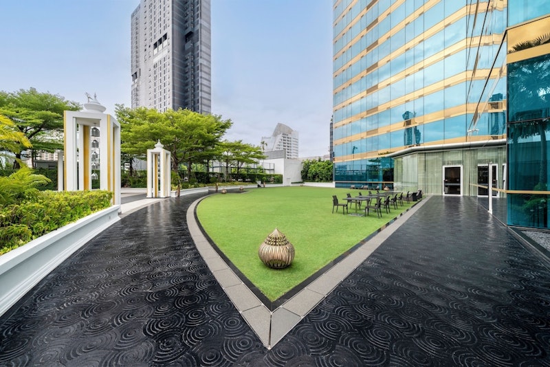 チャオプラヤー川ディナークルーズつき！アソーク駅直結のホテル泊。ビジネスクラス利用