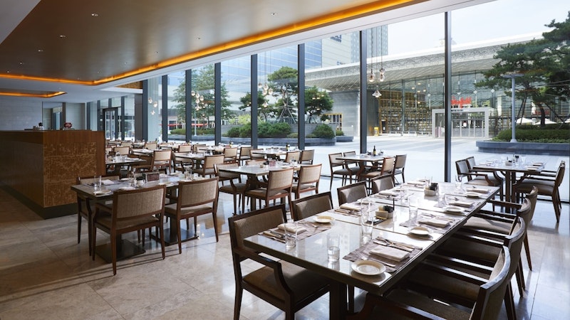 グループ旅行にもおすすめ！COEXモールに隣接する豪華ホテル滞在。ビジネスクラス利用