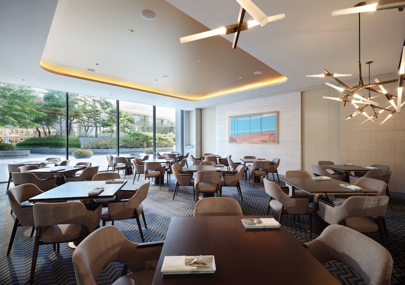 4日前まで予約OK！グループ旅行にもおすすめ。人気モール隣接の高級ホテルにステイ