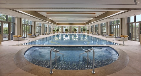 香港空港から直通バスでマカオへ！アクティビティ施設が充実の5つ星ホテルにステイ