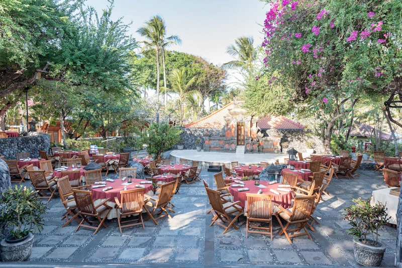 水の宮殿の5つ星リゾートにステイ！大理石のバスルームそなえた部屋に滞在