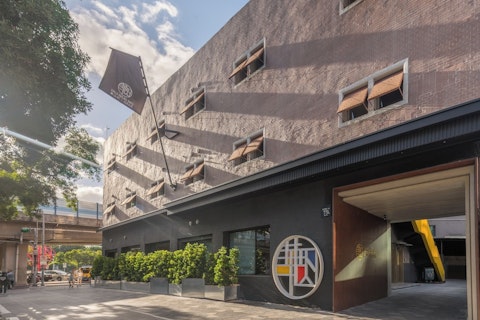 駅ちかくで便利な立地！おしゃれな空間とデザインが魅力のホテルに宿泊。4名1室OK