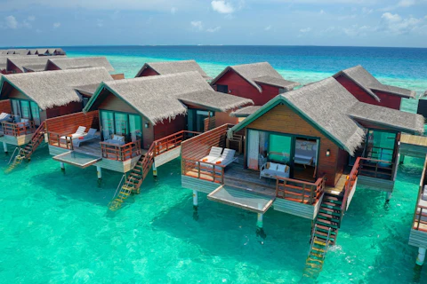 オールインクルーシブがうれしい！ラグーン水上ヴィラで至福のステイ。ビジネスクラス利用