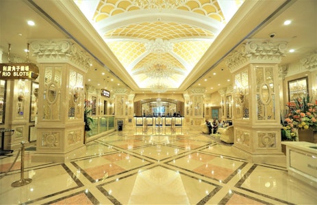 香港空港から直通バスでマカオへ！温水プールやスパがついた豪華なホテルに宿泊