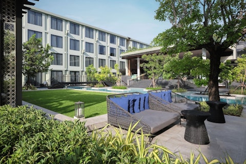 パトンビーチは目の前！ダイニング施設が充実のモダンな4つ星ホテルで充実ステイ