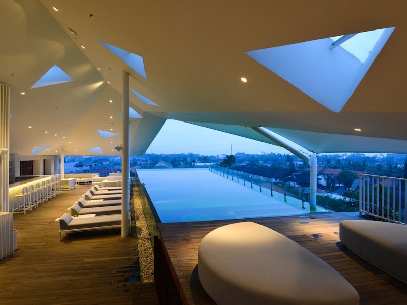 おしゃれでスタイリッシュな雰囲気が魅力！バリ屈指のグルメな通りにあるホテル滞在