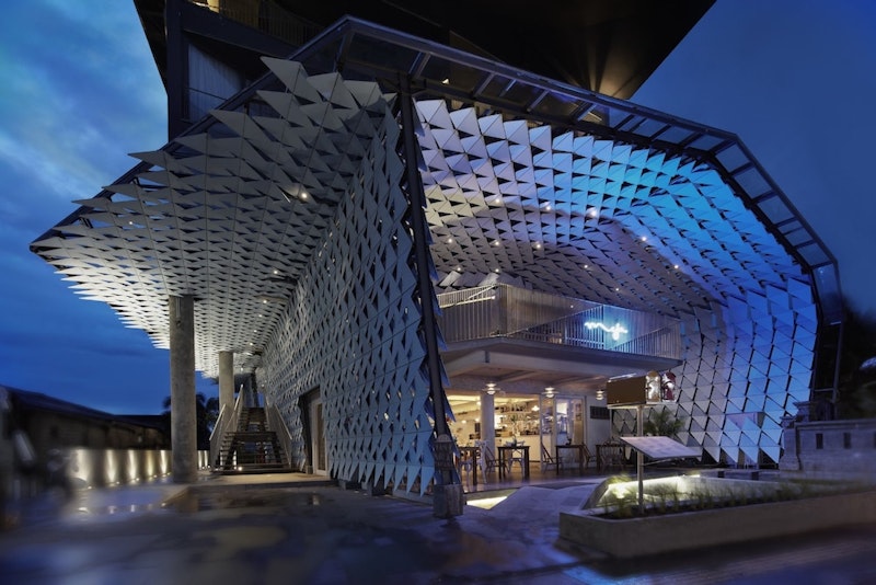 専用のジャグジーバス完備!スミニャック地区の中心地にある4つ星ホテルにステイ