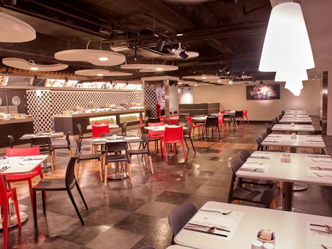 MRT台北駅に直結するばつぐんの立地!観光に便利な4つ星ホテルにステイ。JAL利用